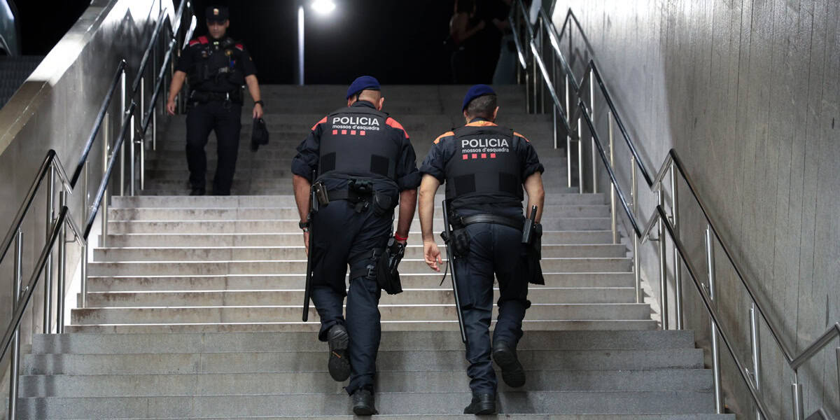 Control policial entre Mossos, Policia Municipal i Policia Nacional en el marc de la FM, el 5 de setembre de 2025. Autor: David Jiménez.