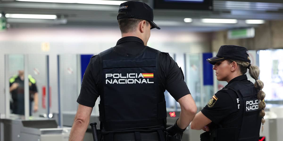Control policial entre Mossos, Policia Municipal i Policia Nacional en el marc de la FM, el 5 de setembre de 2025. Autor: David Jiménez. 