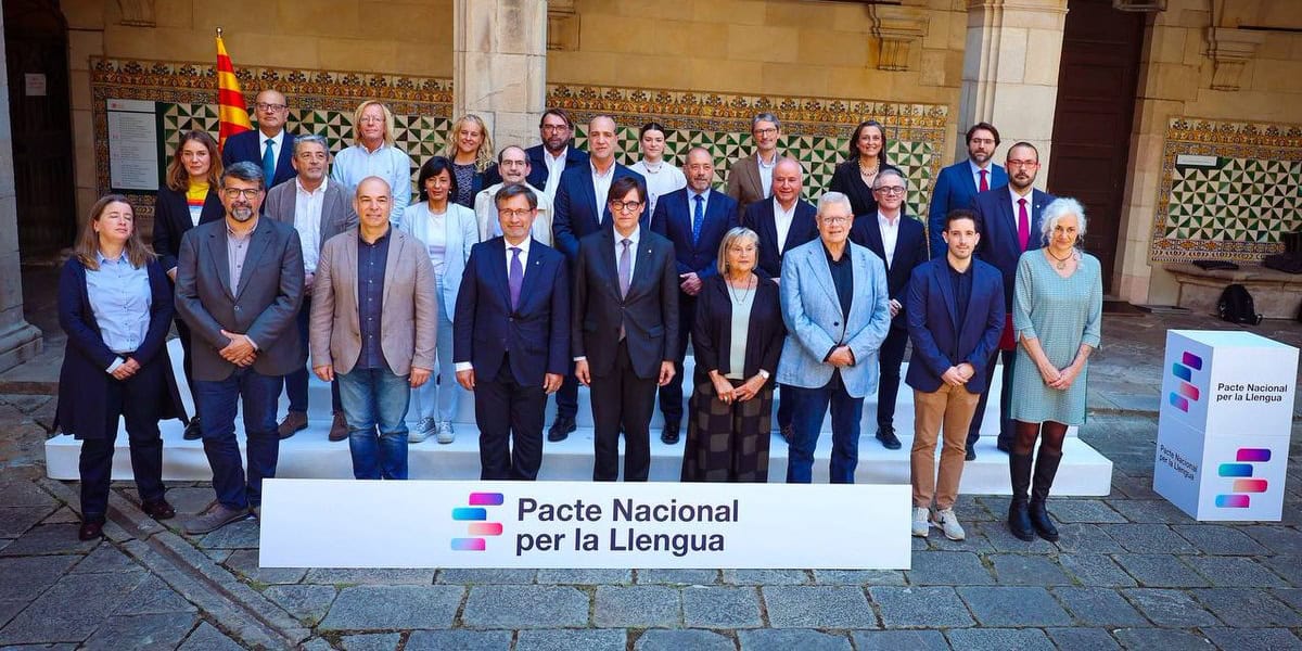 Foto portada: signatura del Pacte Nacional per la Llengua. Autor: Jordi Bedmar / Generalitat.