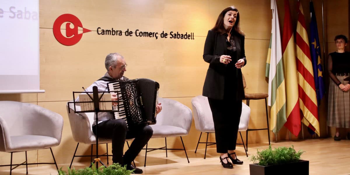 La soprano Maria Hinojosa, a la IV Convenció Estatal de l'Amiant. Autor: ACN.