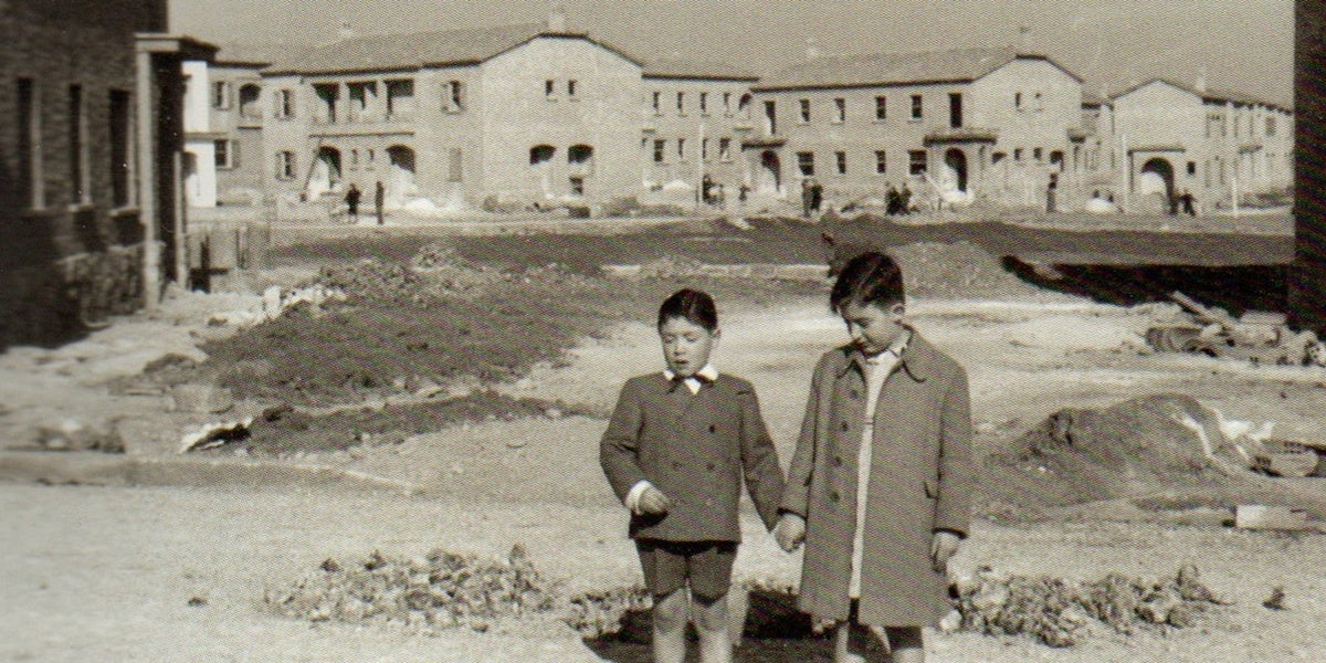 Construcció de Nostra Llar (Cal Garcia) el 1955. Autor desconegut/AHCS.