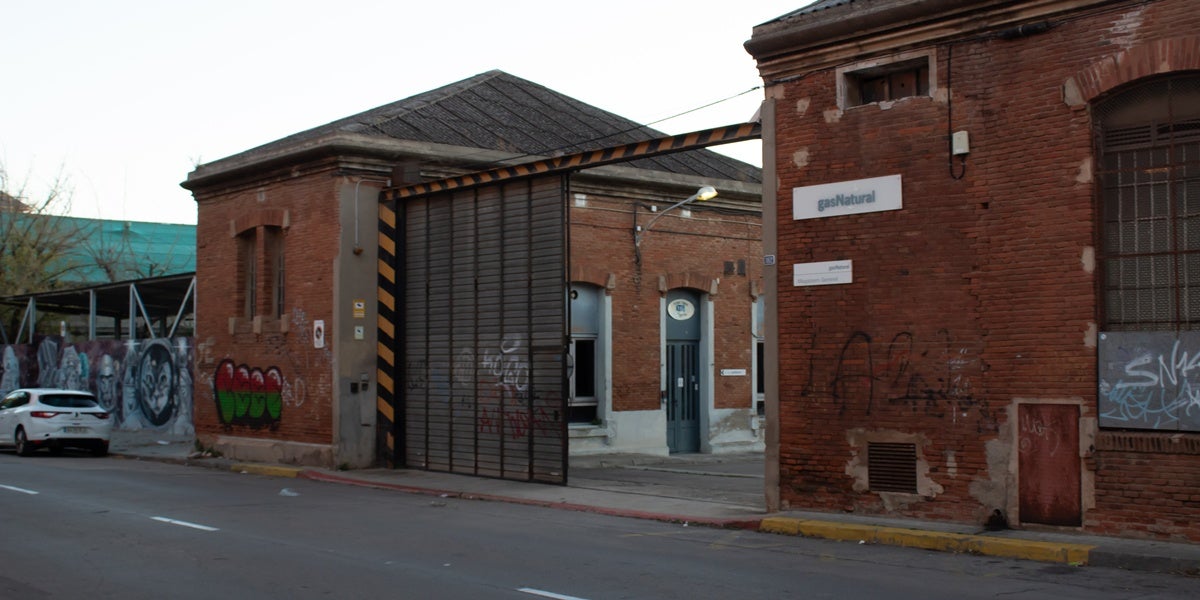 Exterior de les instal·lacions on hi haurà el nou Parc de Bombers. Autor: X.Cano. 
