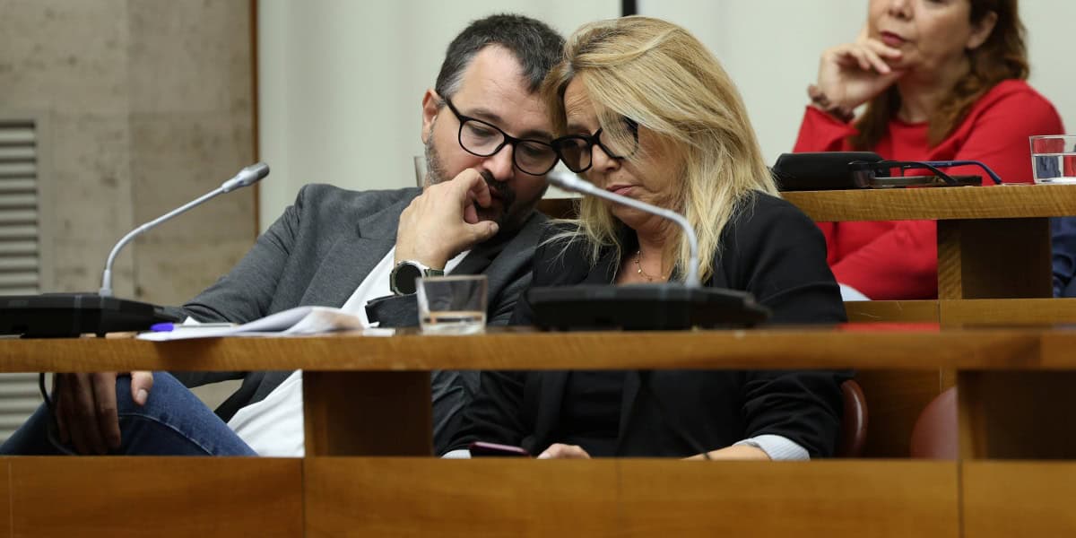 El regidor Santi Valls i la portaveu d'ERC, Sílvia Renom, al ple. Autor: D.Jiménez. 