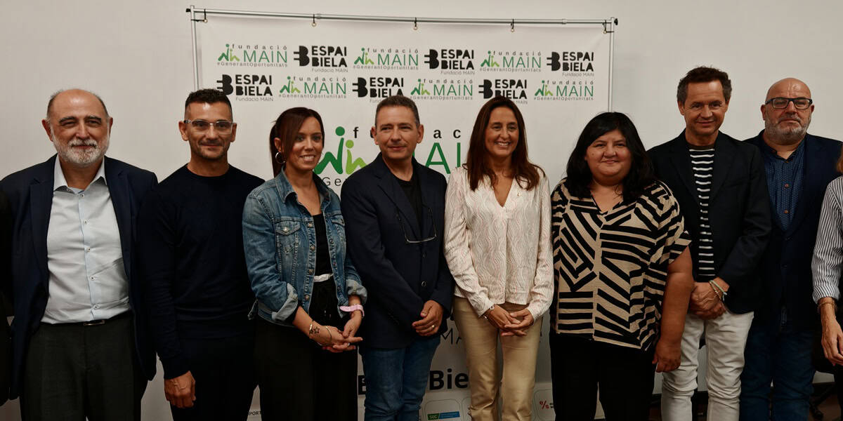 Foto de portada: foto de família, amb presència del Consell Comarcal, Ricard Rodríguez, l'alcaldessa Marta Farrés, la consellera Esther Niubò i altres autoritats. Autor: Albert P