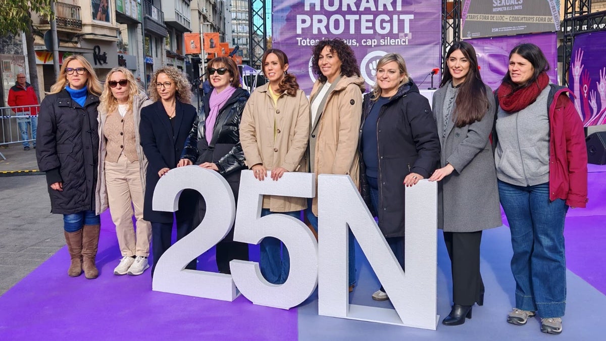 Foto institucional amb l'alcaldessa i regidors de l'Ajuntament. Autor: Albert P