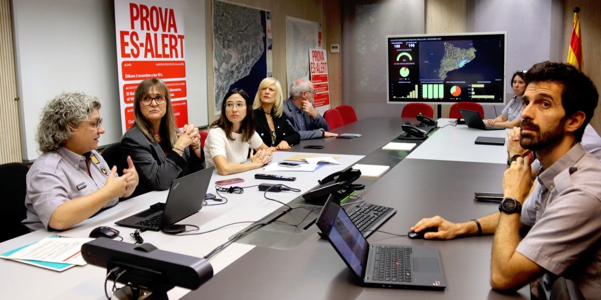 La consellera d'Interior, Núria Parlon, amb la delegada del govern a Barcelona, Pilar Díaz, i la directora general de Protecció Civil, Marta Cassany. Autor: ACN.