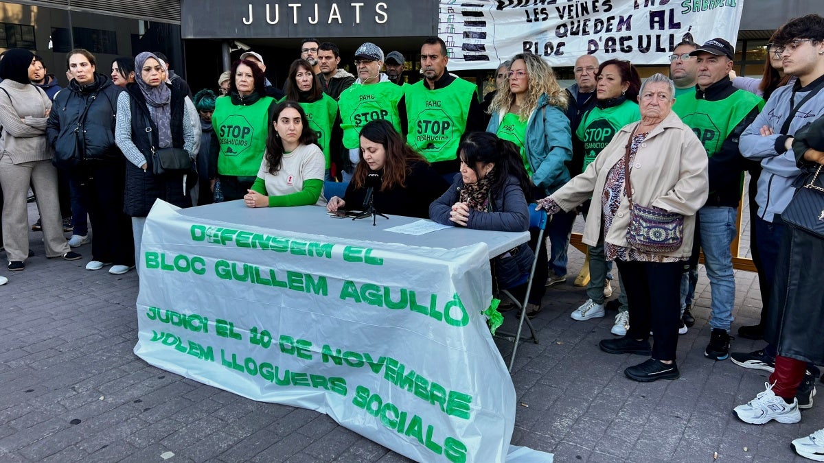 Concentració de la PAH a les portes dels jutjats. Autor: ACN.