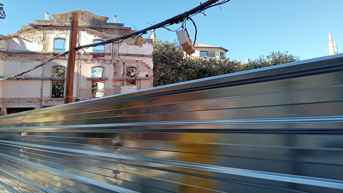 La tanca que han posat al Mercat. Autor: J.A