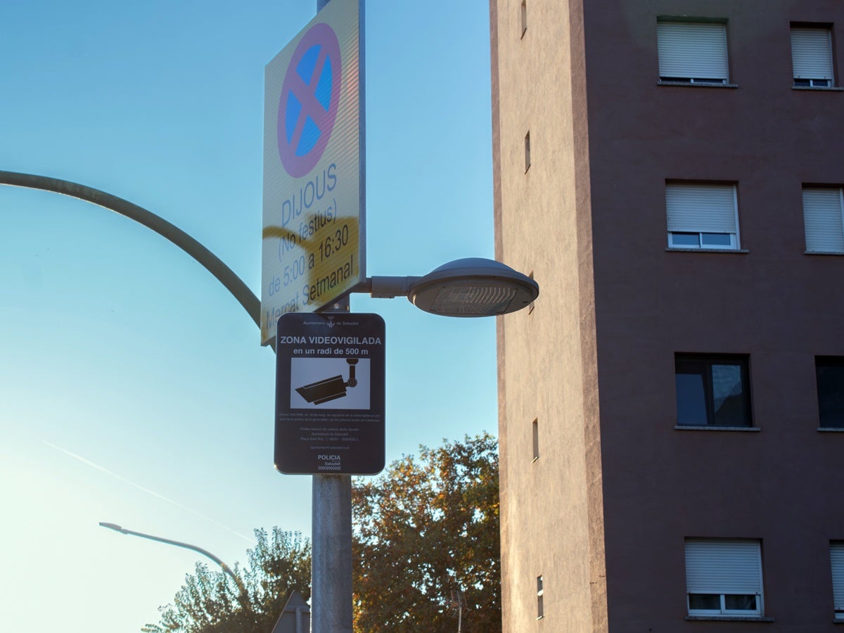 Càmeres de videovigilància al Passeig d'Espronceda. Autor: Xavi Cano. 