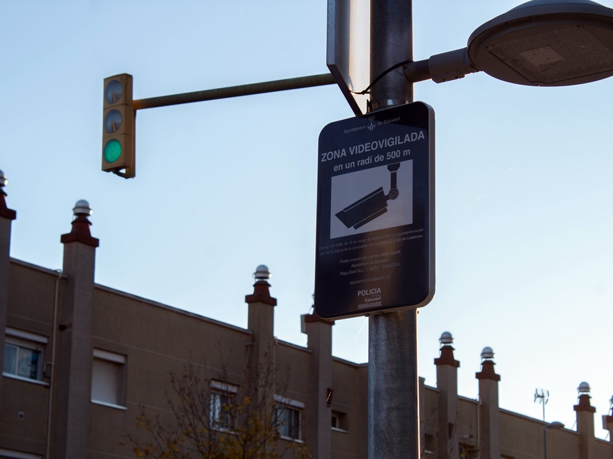 Càmeres de videovigilància al Passeig d'Espronceda. Autor: Xavi Cano. 