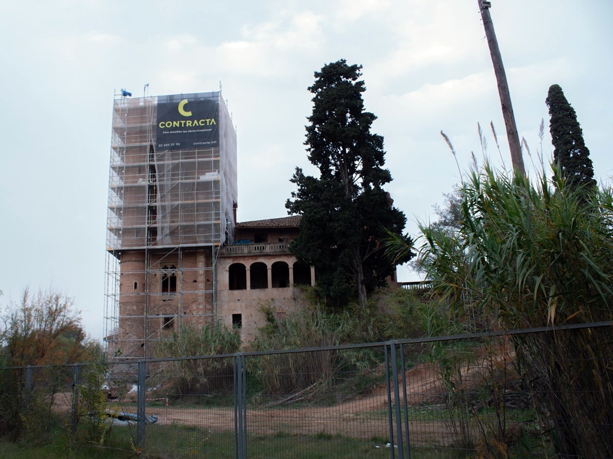 La Torre d'en Feu, en obres per evitar que caigui. Autor: X.Cano. 
