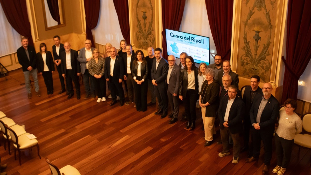 Representants de les administracions, després de la signatura del protocol. Autor: Xavi Cano. 