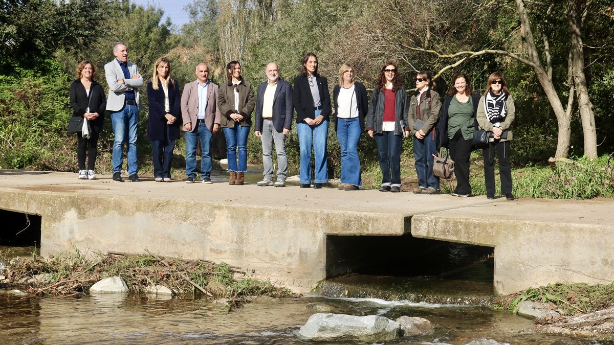 Alcaldes i alcaldesses presentant el projecte, aquest divendres. Autor: ACN.