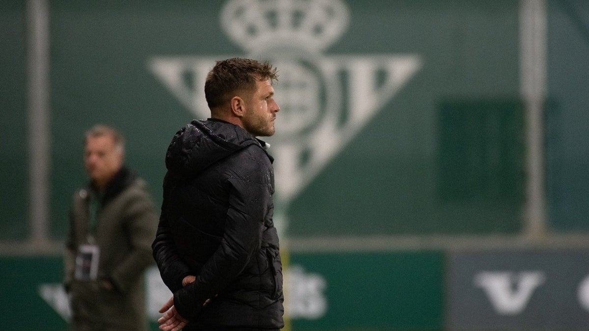 Ferran Costa, observant els seus pupils. @CESabadell