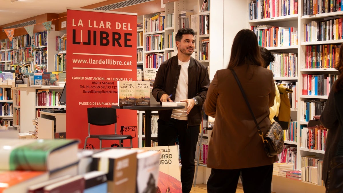 L'autor Javier Castillo, aquest dijous a la Llar del Llibre. Autor: Xavi Cano. 
