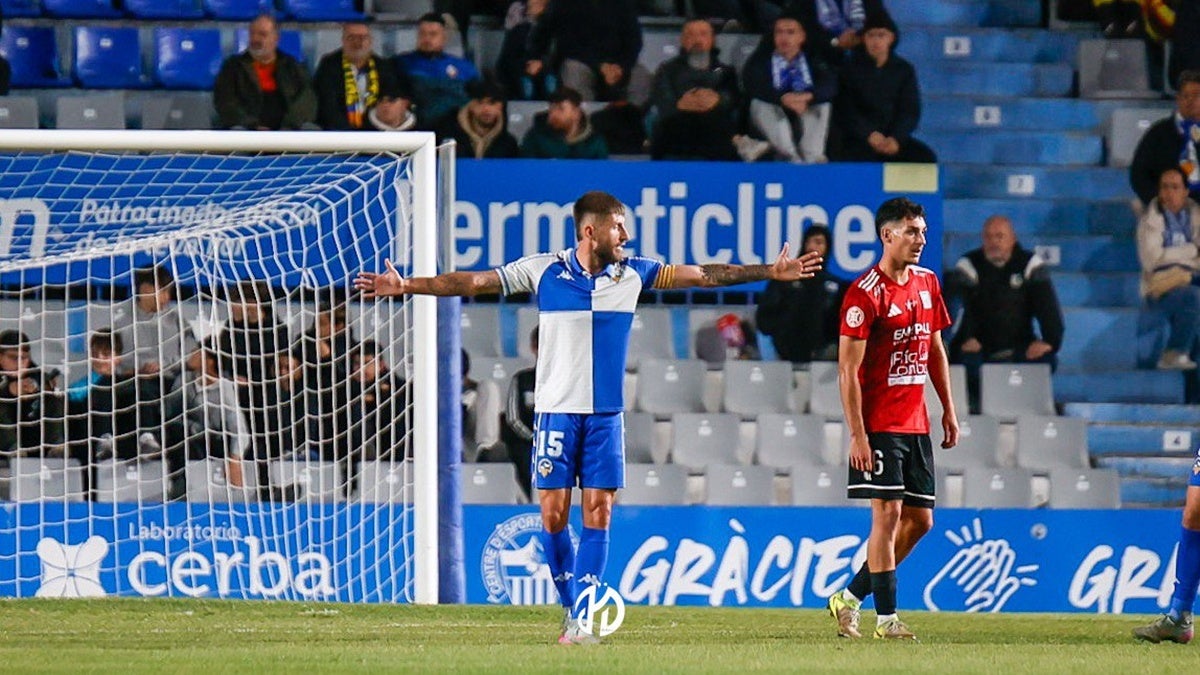 Káiser, dirigint la defensa. Autora: Dihör