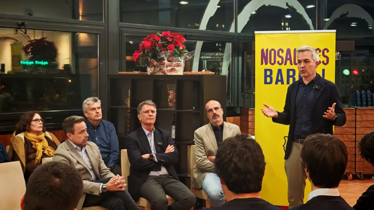 Parlant amb els socis. Autor: Albert P.