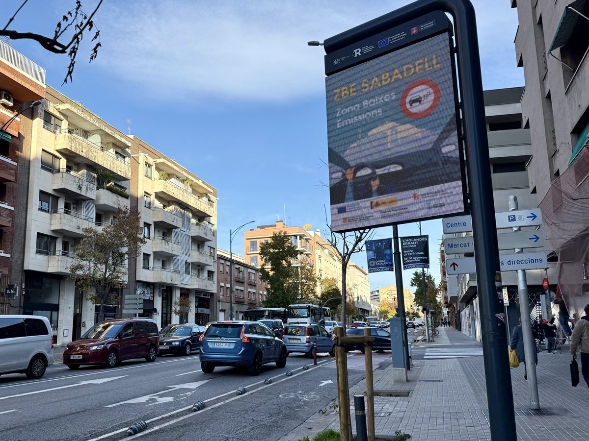 Una imatge de la ZBE a la Ronda Zamenhof. Autor: ACN. 