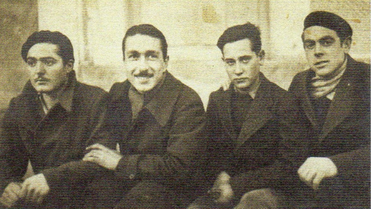 Salvador Vidal, el primer per l'esquerra amb companys de la Companyia de Treballadors Estrangers a la Línia Maginot (cap a novembre de 1939). AHS