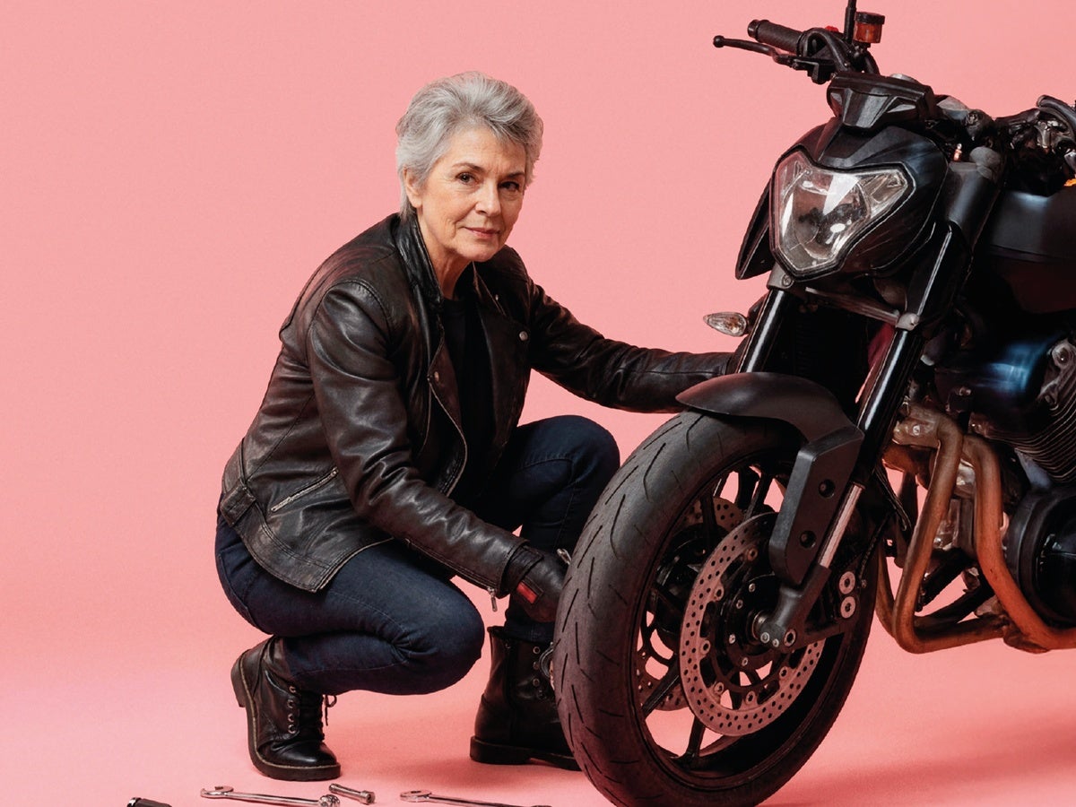 Campanya publicitària contra l’Edatisme de la Diputació de Barcelona. Imatge generada amb IA