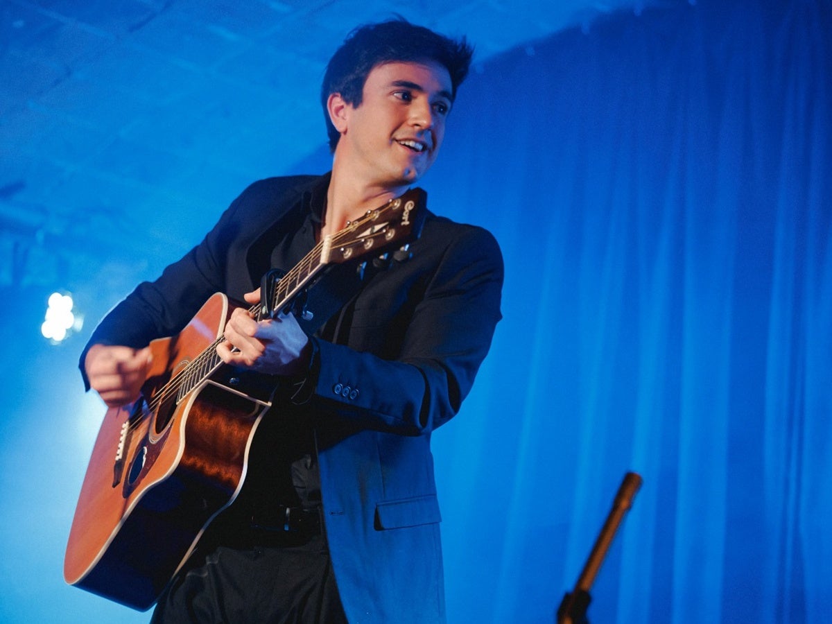 Alés, en un moment del cabaret literari. Autor: Sergi Panizo / cedides.