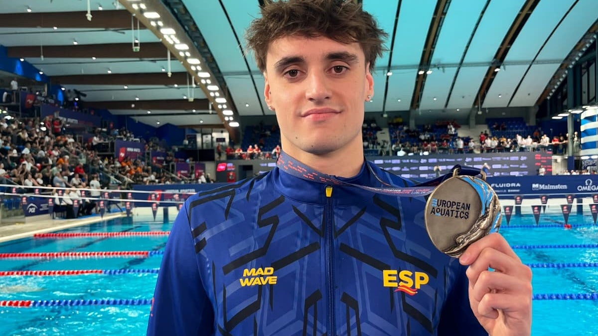 Carles Coll, amb l'or. Cedida