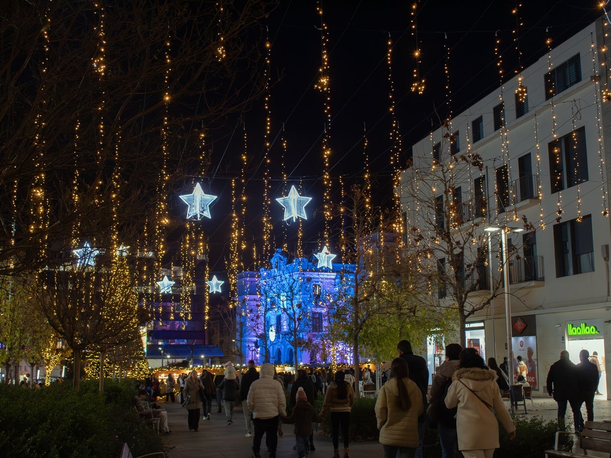 Llums de Nadal, al Passeig de la plaça Major. Autor: Xavi Cano.