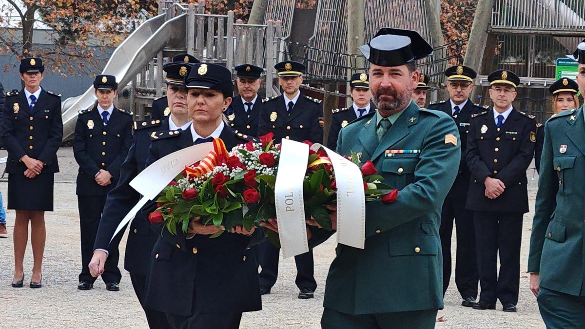 Els cossos policials, fent l'ofrena floral. Autor: Albert P.