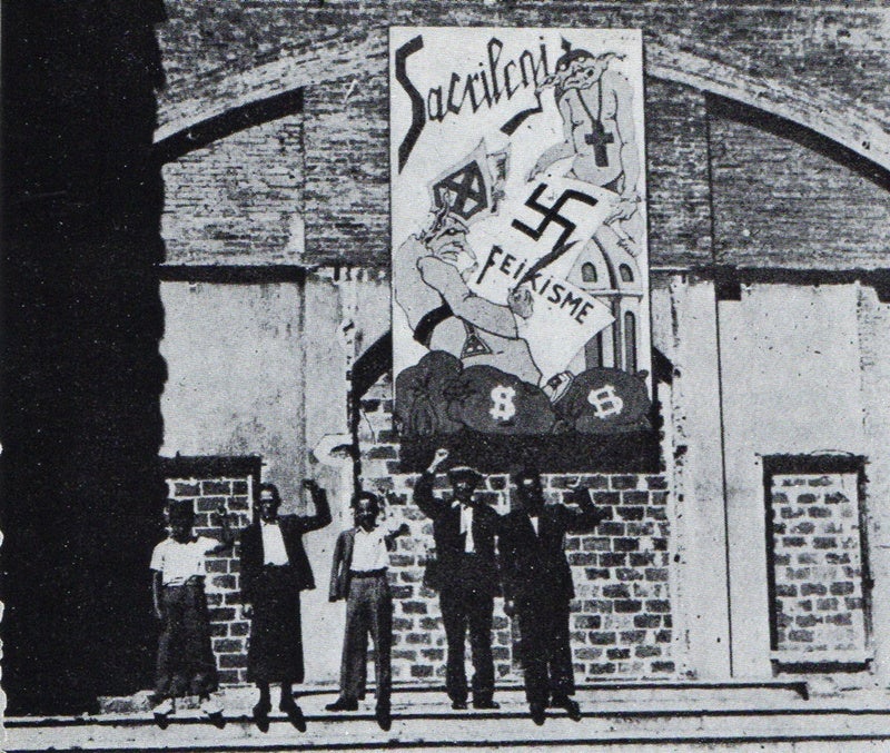 Façana tapiada de l'església de Sant Fèlix amb cartell anticlerical de Grapa (octubre 1936)/AHS