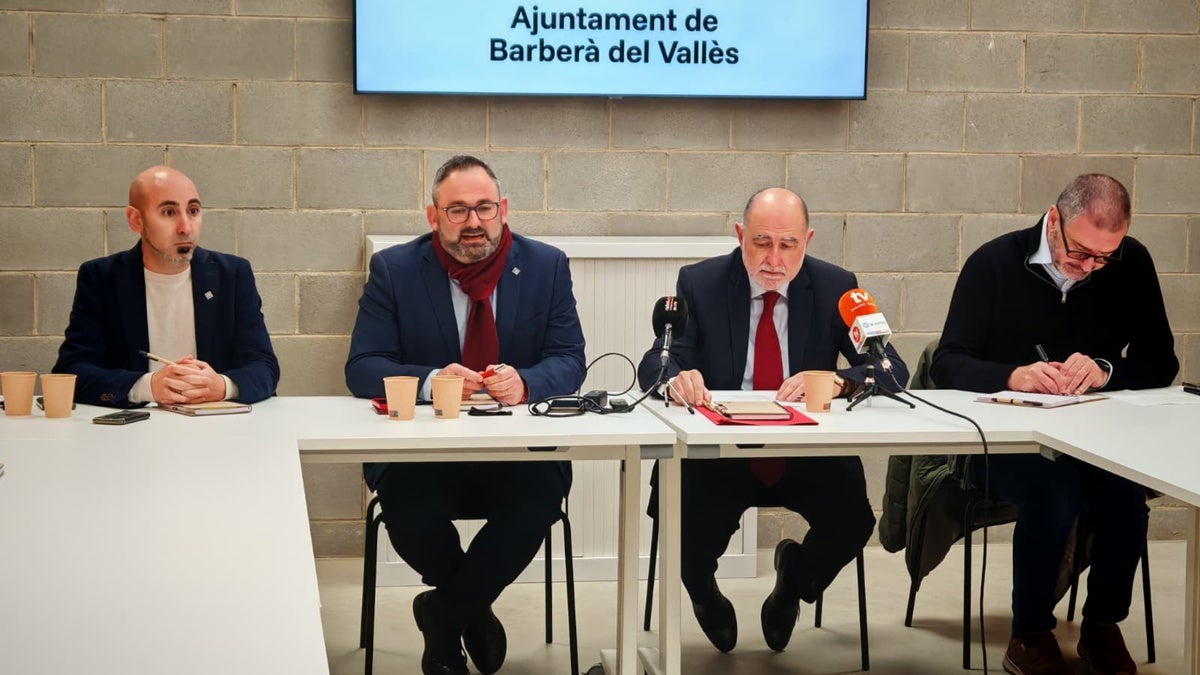 Daniel González (primer tinent), Joan Muñoz (regidor de Mobilitat), Xavier Garcés (alcalde) i Pere Pubill (segon tinent). Autor: Albert P.