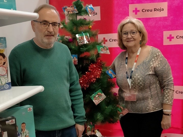 El president de l'Obra Social SMATSA i la presidenta de Creu Roja Sabadell. Autor: cedida. 