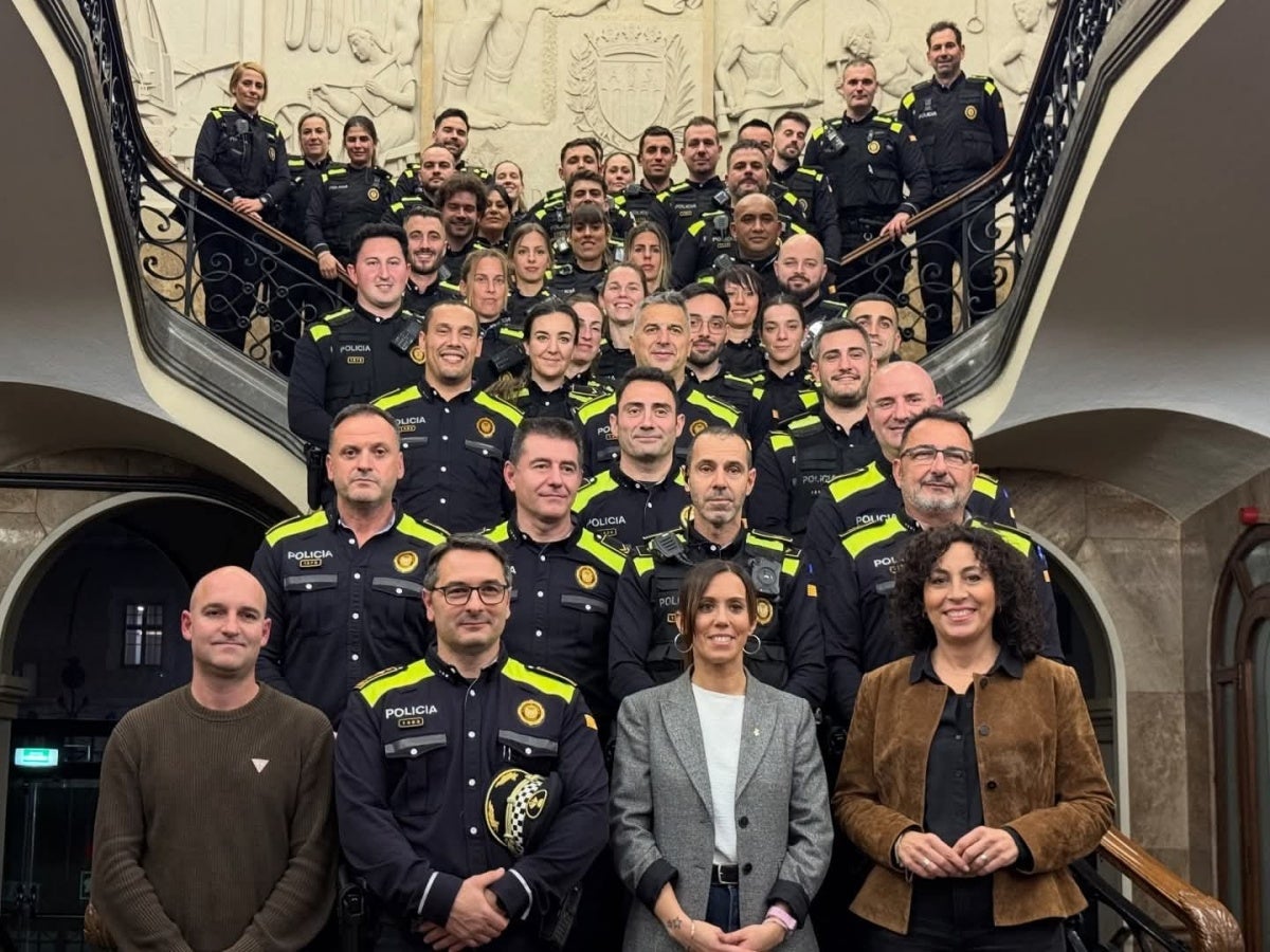 Recepció dels agents a la casa consistorial. Autor: Ajuntament. 