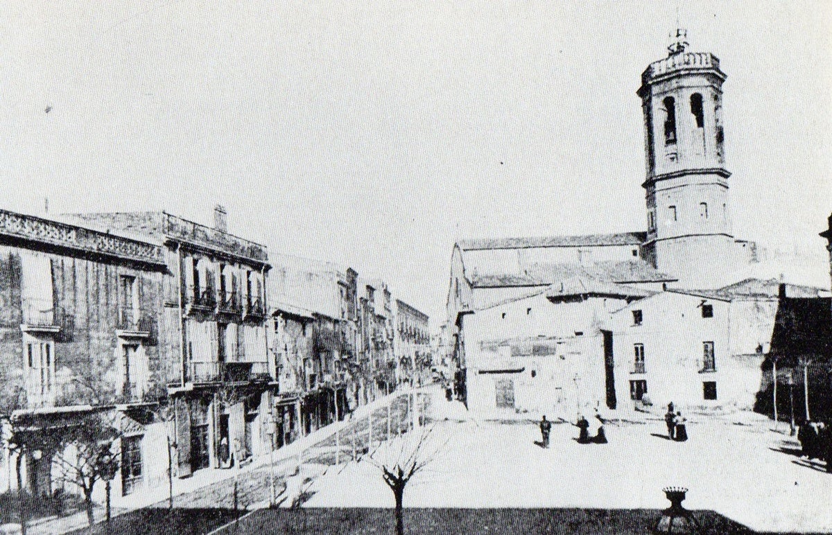 La plaça Sant Roc des del carrer de Gràcia (1903). Portafolio Anunciador de Sabadell (1903).