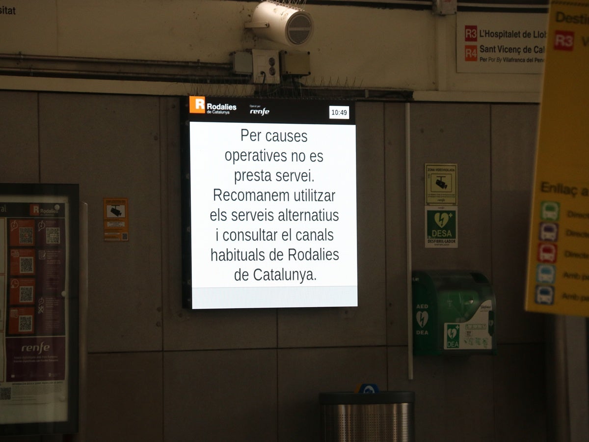 Cartell informatiu a l'estació Fabra i Puig de Barcelona. Autor: ACN. 