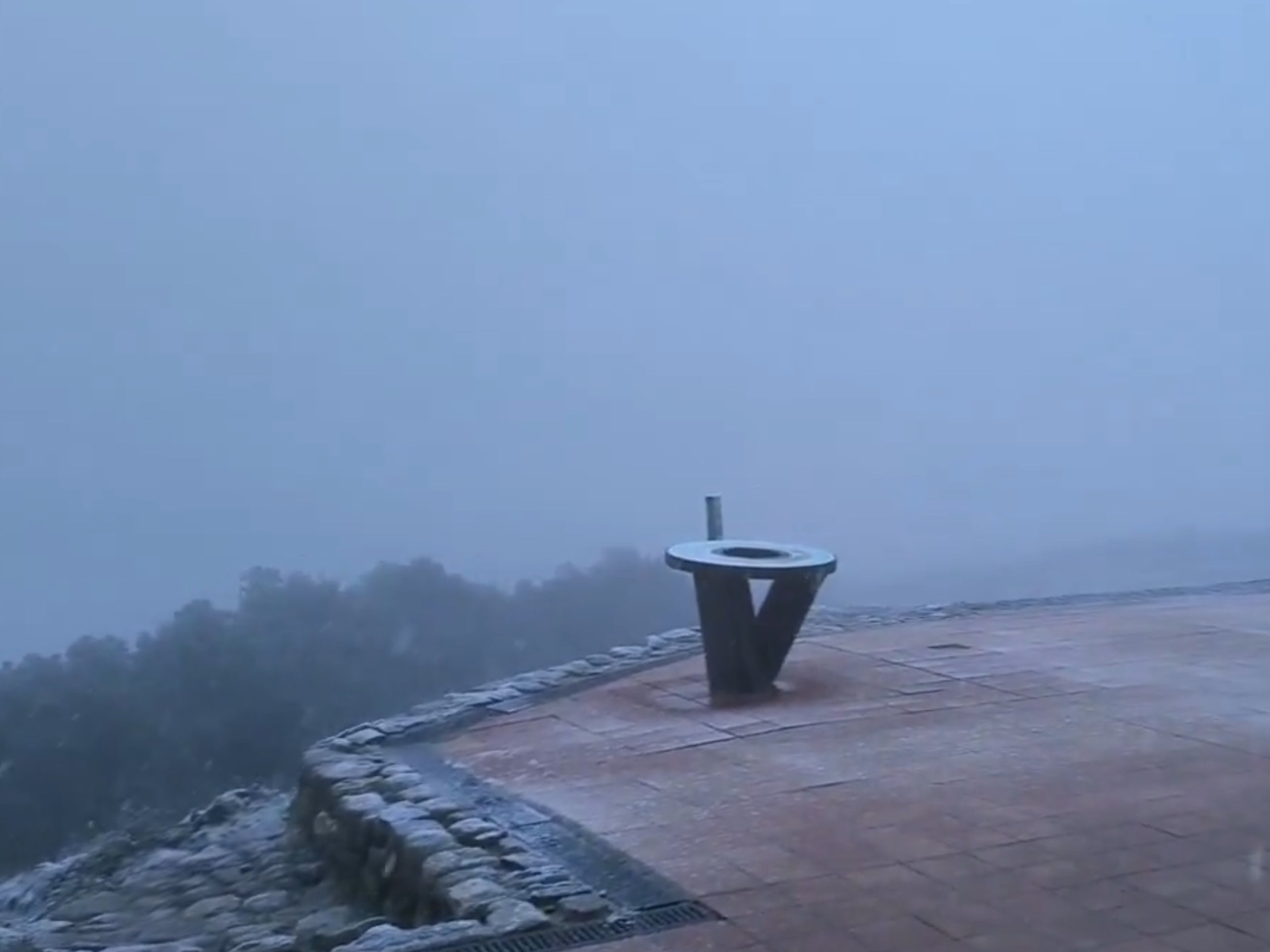 La taula d'orientació de la Mola, aquest matí. Font: @ultrescatalunya via X. 