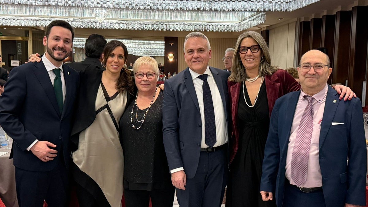 L'alcalde de San Sebastián de los Ballesteros, l'alcaldessa de Sabadell, Conchi Herruzo, Eugenio Díaz (SMATSA), la delegada de la Junta d'Andalusia a Catalunya i Aparicio (CE Ramar). Autor: cedida. 