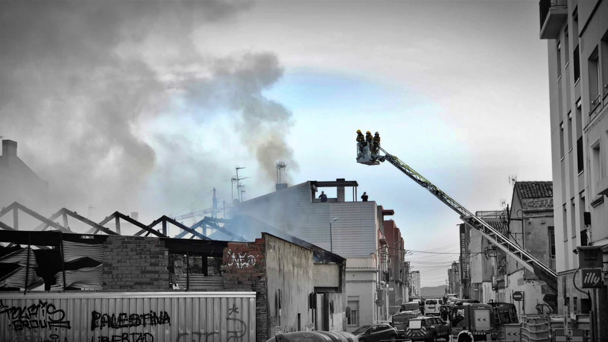 Actuació dels Bombers al carrer de Bonavista. Autor: A.L / cedida. 