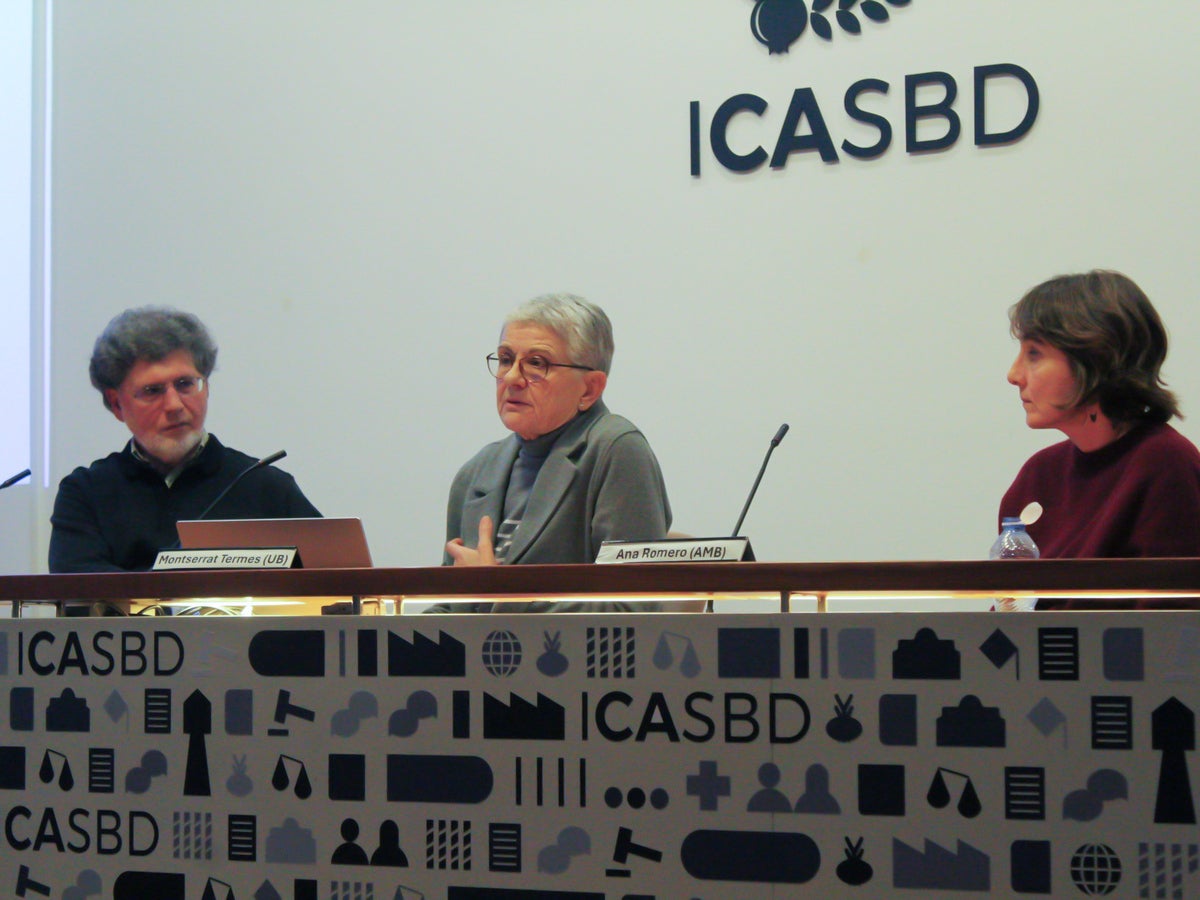 Montserrat Termes, al mig, amb Francesc Macià i Ana Romero. Autor: Xavi Cano