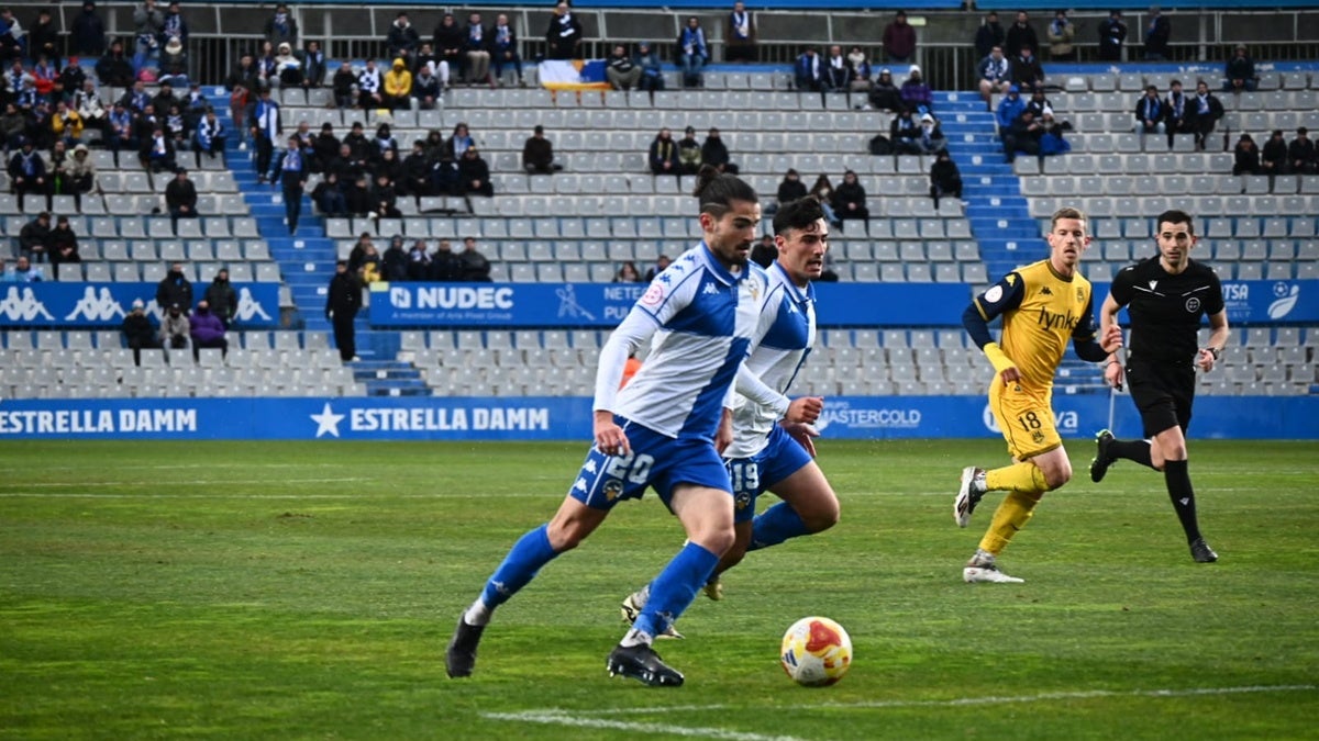 Urri, amb la brúixola al mig del camp. Autor: Críspulo Díaz