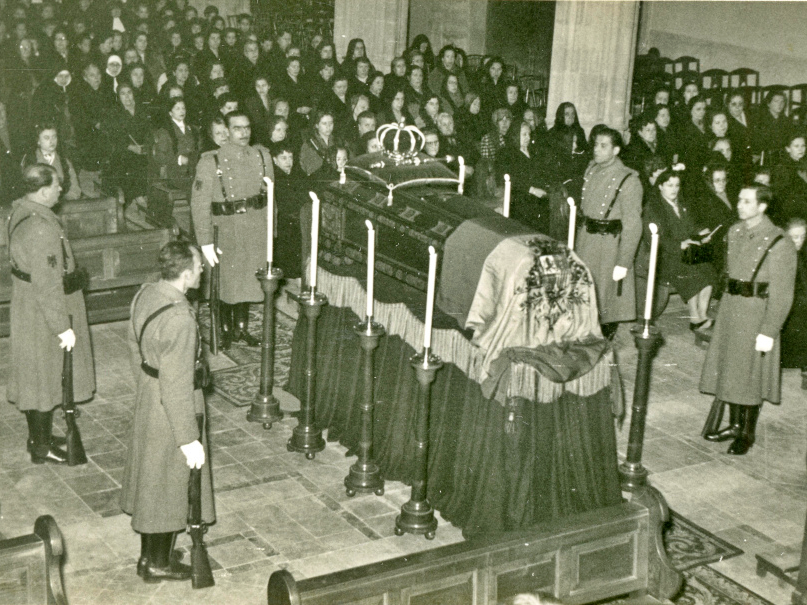 Un moment de la cerimònia en memòria d'Alfons XIII. Data i autor desconegut. Arxiu E.Argemí Relat