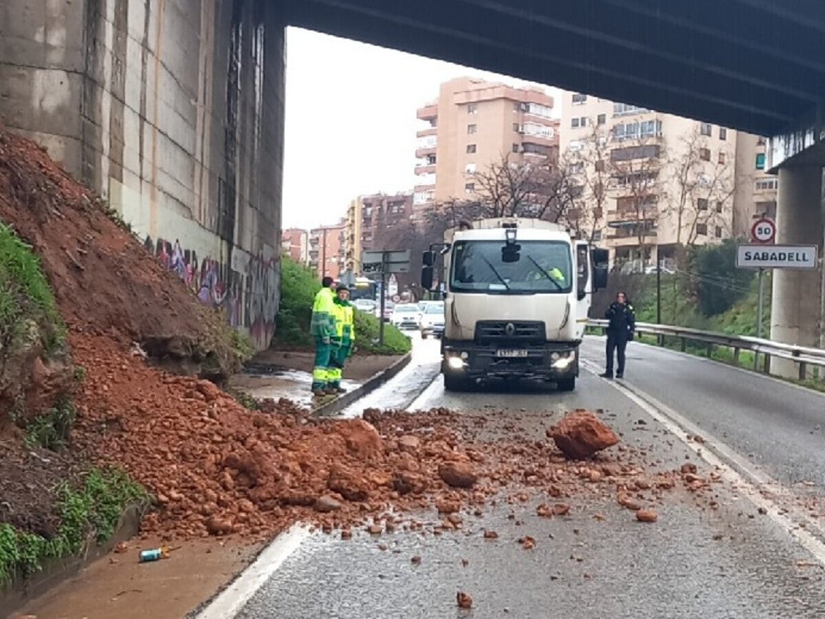 Despreniment de terres a la carretera de Mollet. Autor: @bomberscat