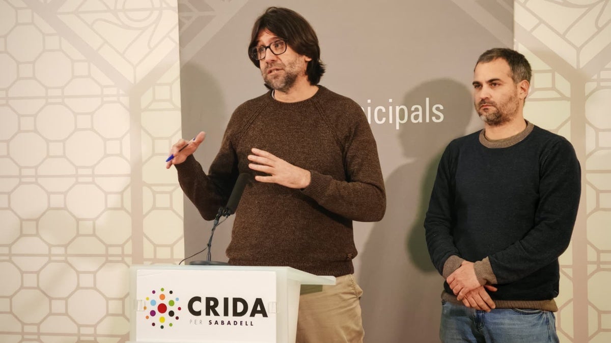 Guillem Fuster, acompanyat del portaveu, Oriol Rifer. Autor: Albert Pardina