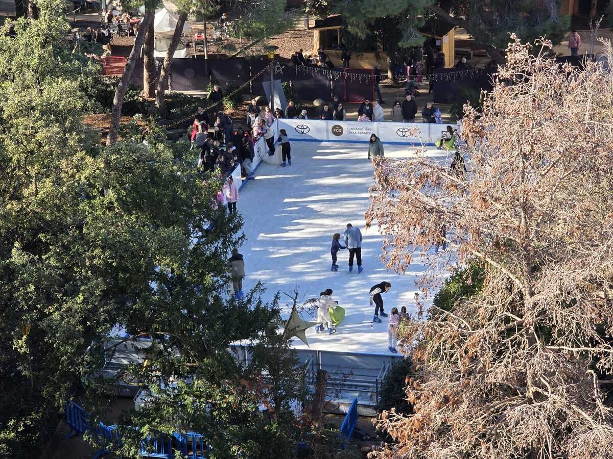 Vista aèria de la pista de gel dels Jardinets. Autor: cedida.