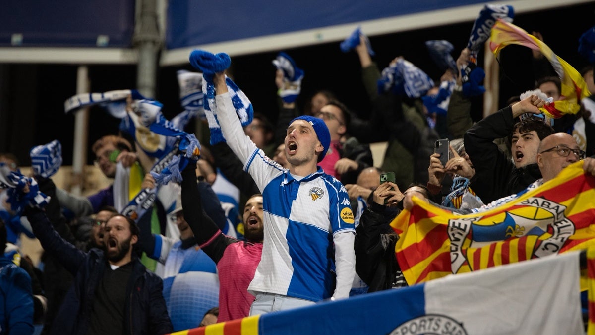 El centenar d'arlequinats al Rico Pérez. Roger Benet / CES