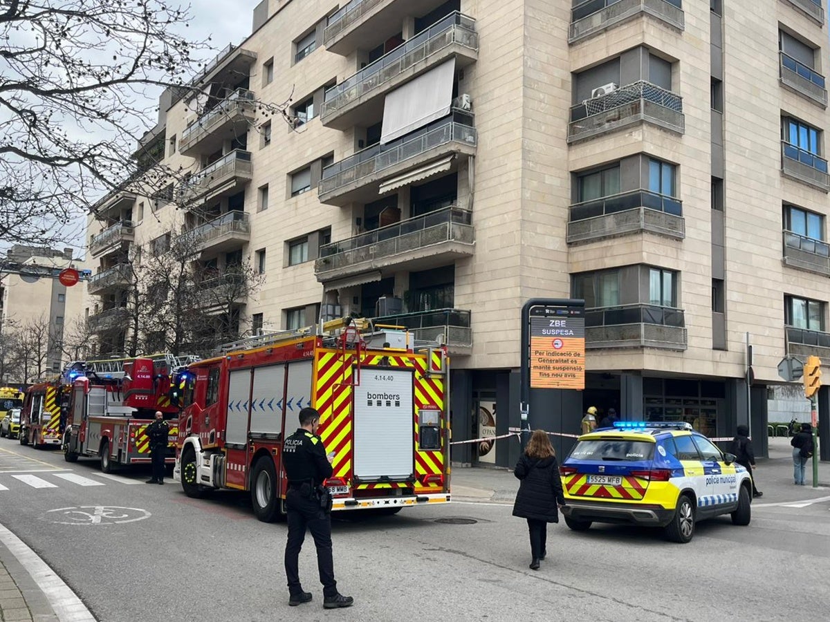 Dispositiu de Bombers, sanitaris i policia, aquest migdia. Autor: cedida. 