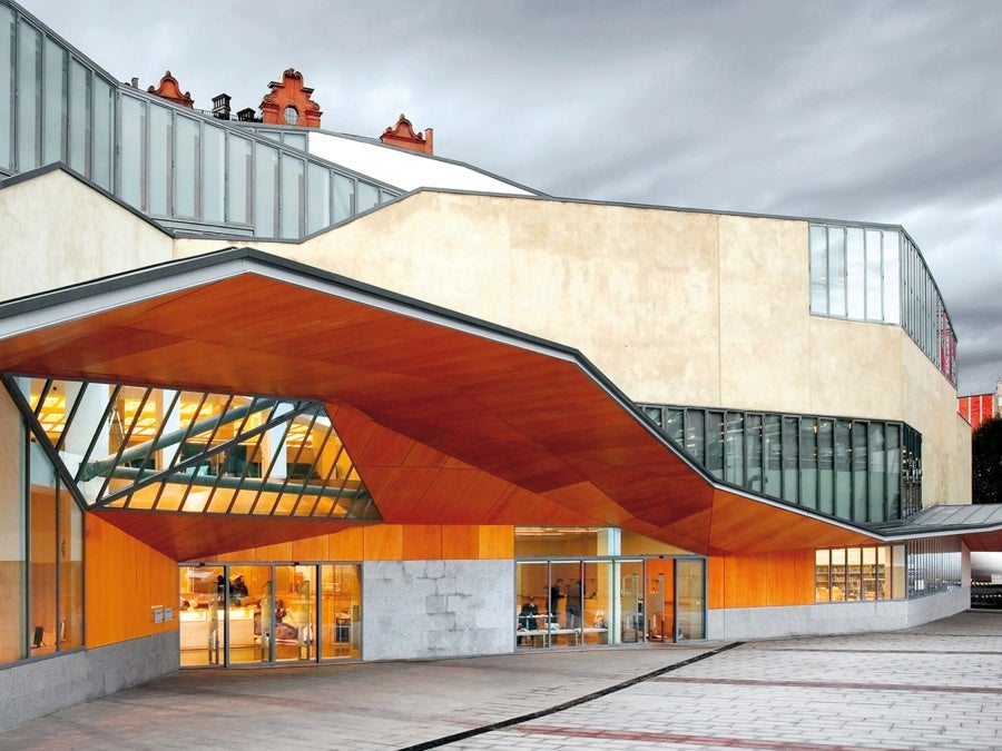 Exterior de la biblioteca Jaume Fuster de Barcelona. Autor: Arquitectura Viva. 