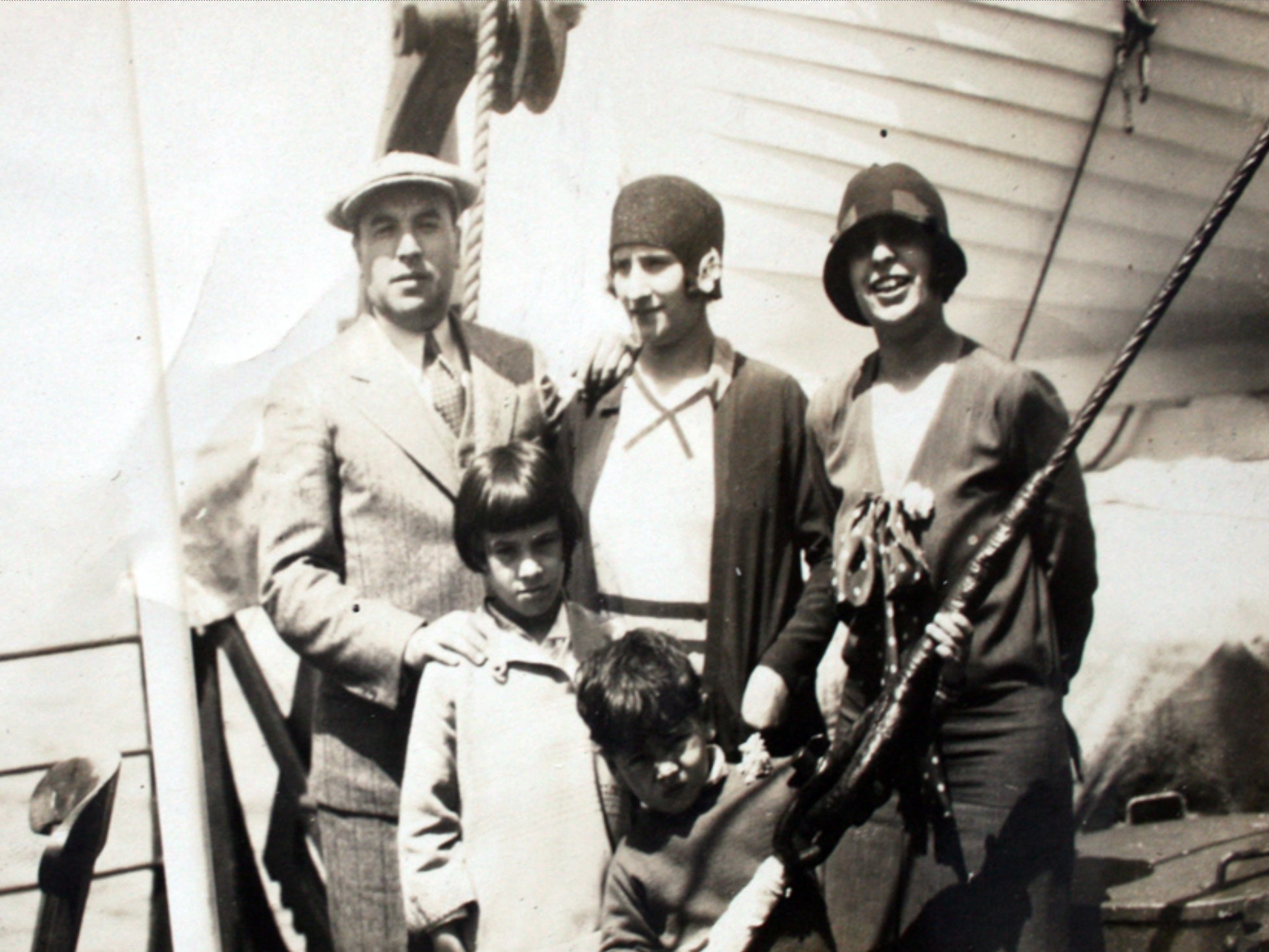 Borgunyó en el vaixell en un viatge cap a Catalunya, el 1933.