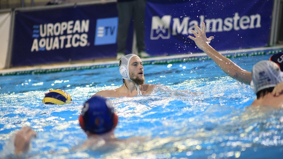 Averka, dos gols. Cedida