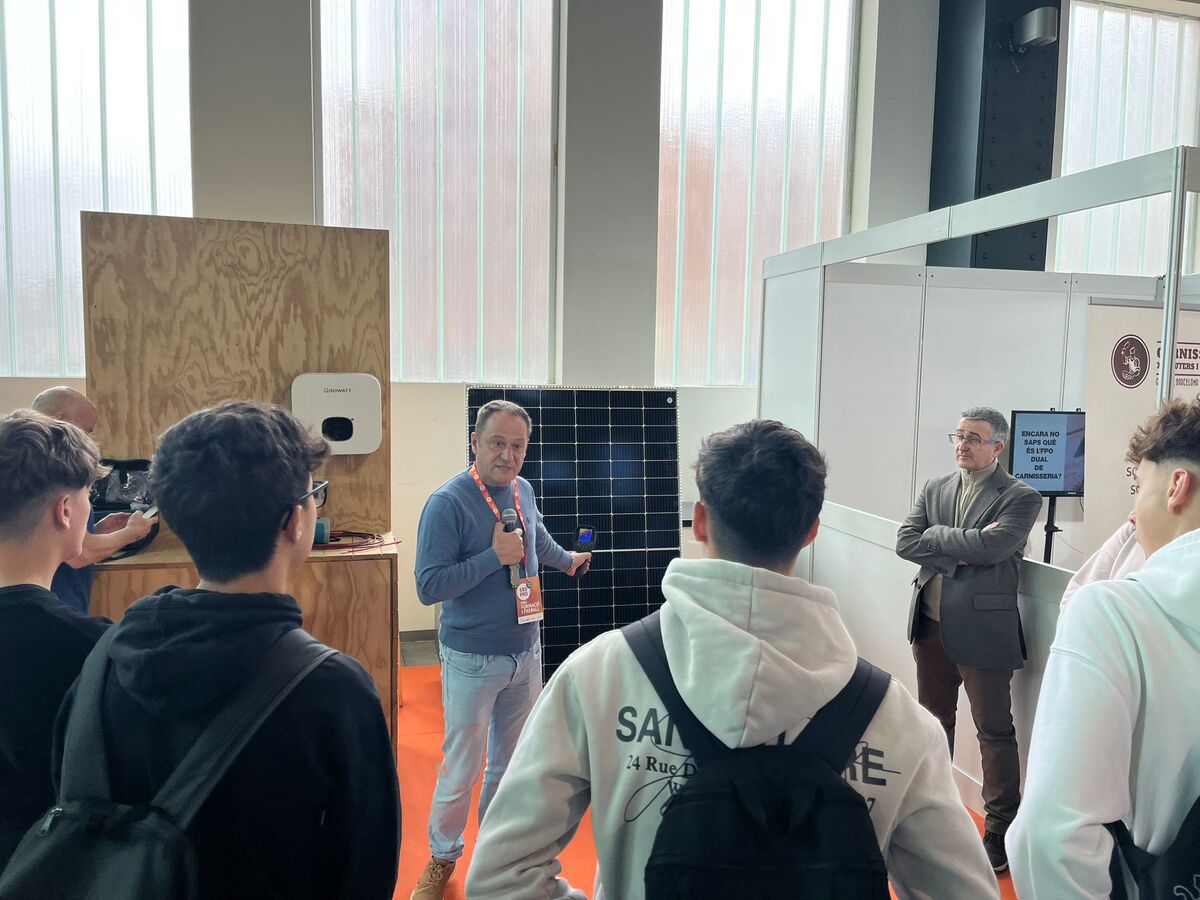 L'associació d'instal·ladors, explicant les oportunitats laborals del sector de les renovables. Autor: Jordi M.