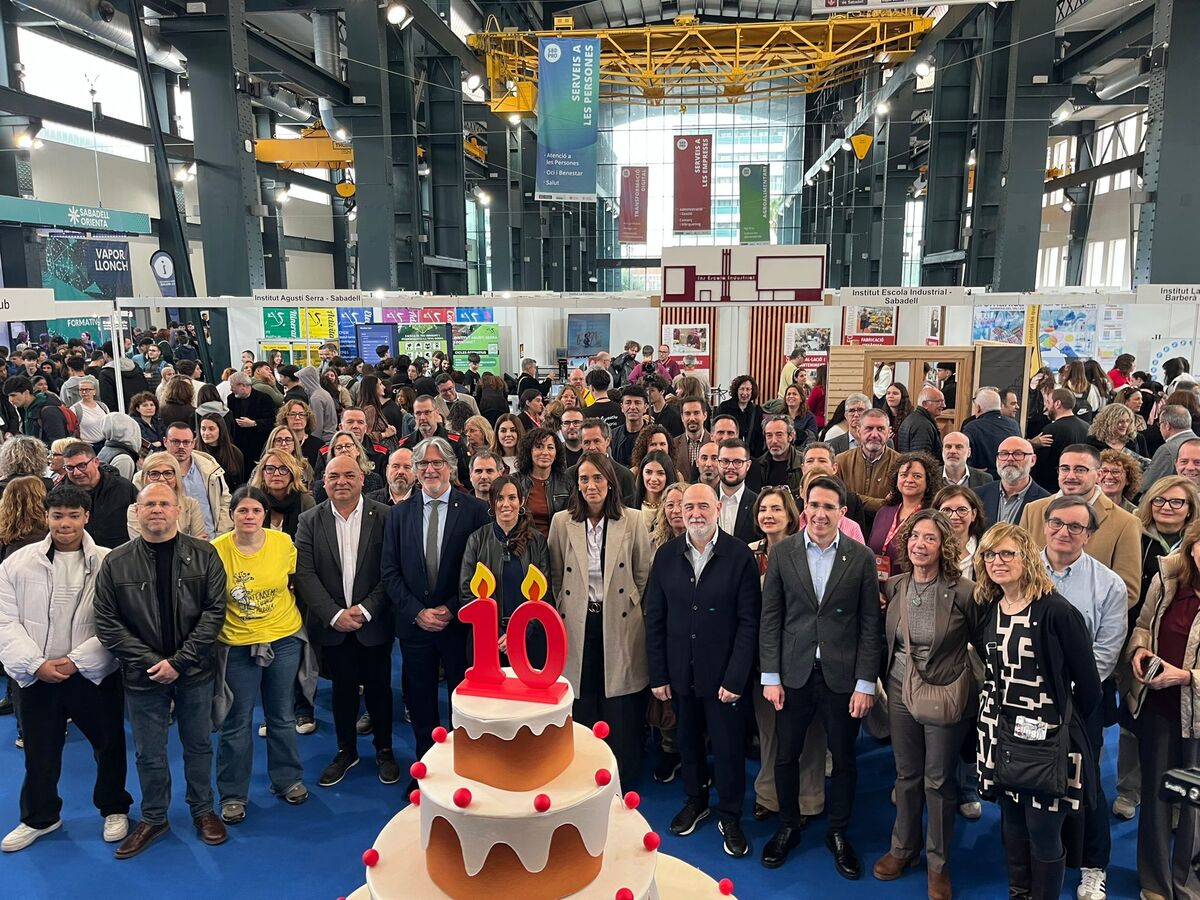 Autoritats a l'acte inaugural de la 10ª edició de la fira de formació i treball. Autor: Jordi M.